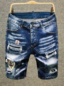 Men Letter Patched Washed Ripped Denim Shorts