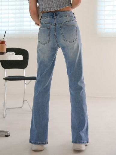 جينز بأرجل مستقيمة وحاشية مقسمة