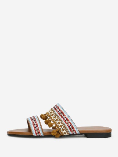 Pom Pom Decorated Flat Sandals