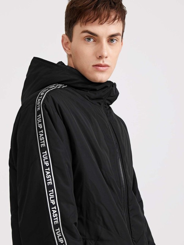 Men Letter Tape Side Hooded Jacket