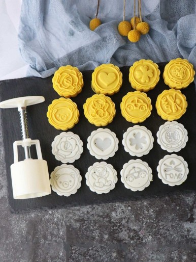 Cartoon Round Moon Cake Mould 8 Flower Pieces & Hand Push Tube 1pc