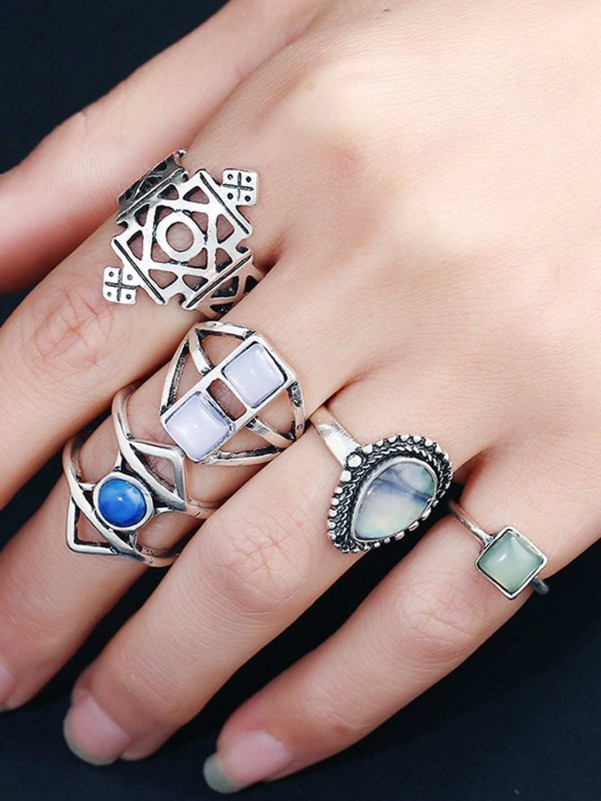 Layered clearance ring set