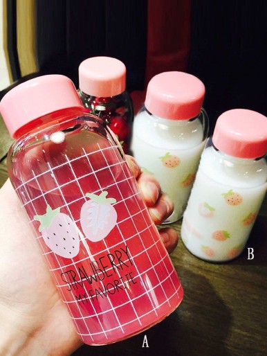 Strawberry Print Water Bottle 1pc
