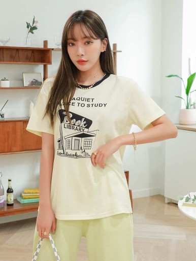 DAZY Letter Graphic Contrast Trim Tee