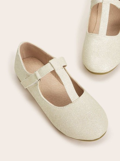T-strap flat shoes for little girls
