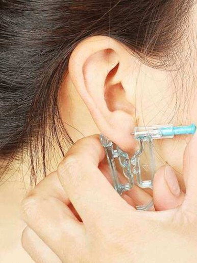 استخدم مرة واحدة أداة ثقب الأذن التي يمكن التخلص منها