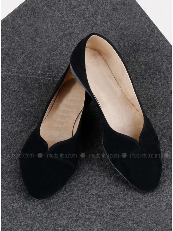 Black Flat Flat Shoes