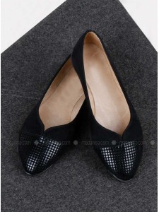 Black Flat Flat Shoes