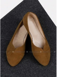 Tan Flat Flat Shoes