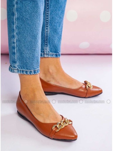 Tan Flat Flat Shoes