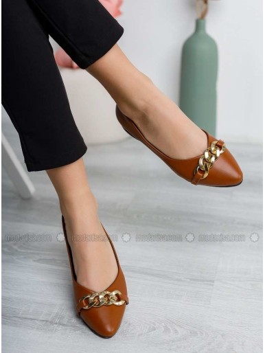 Tan Flat Flat Shoes