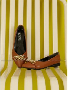 Tan Flat Flat Shoes