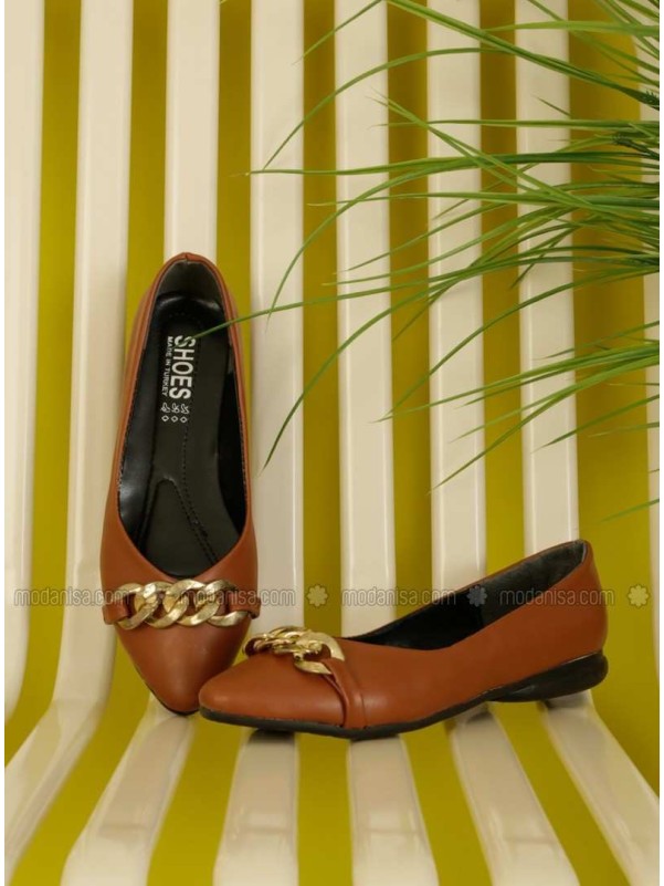 Tan Flat Flat Shoes