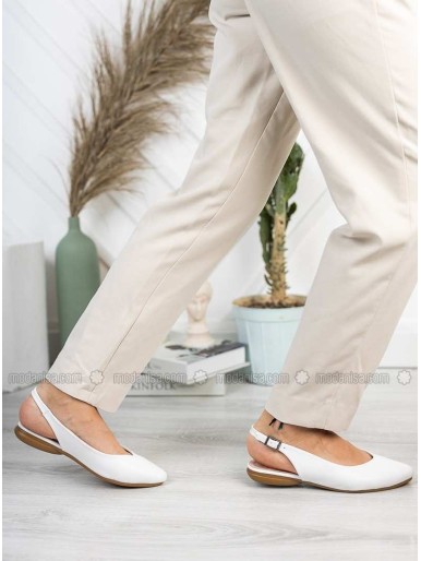 White Flat Flat Shoes