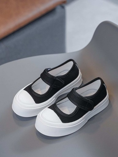 Flat shoes with velcro strap for girls