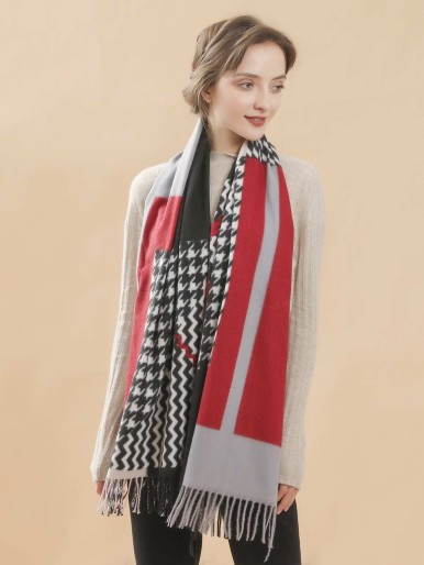 Fringe Hem Houndstooth Scarf