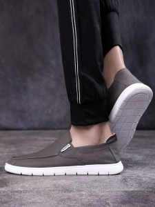 Men Slip On Canvas Loafers