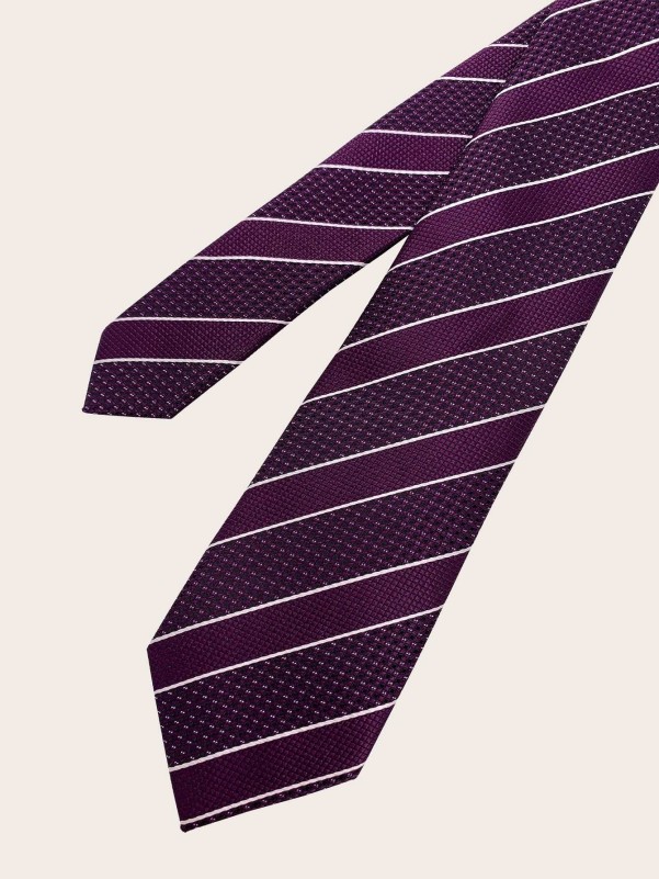 ربطة عنق بنقشة مخططة للرجال