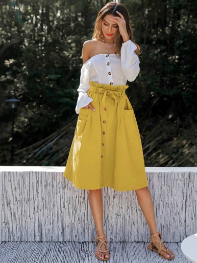 Skirt with pockets and buttons