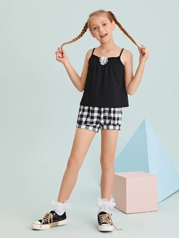 SHEIN Kids Academe Young Girl Contrast Trim Patch Pocket Top & Mesh Overlay  Skirt