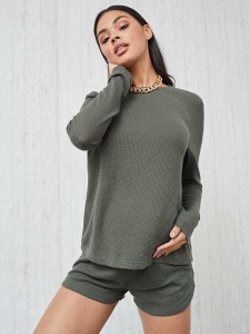 SHEIN طقم تي شيرت وشورت تريكو بسكويت الوفل سادة للأمومة