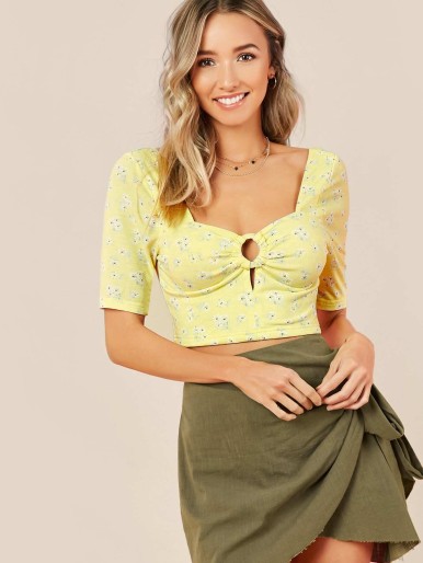 SHEIN O-ring Front Floral Print Crop Top