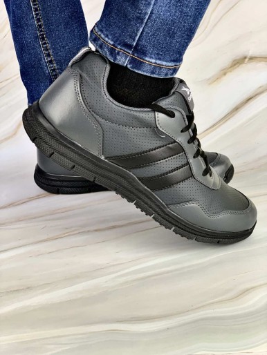 Men's sports shoes gray and black black sole