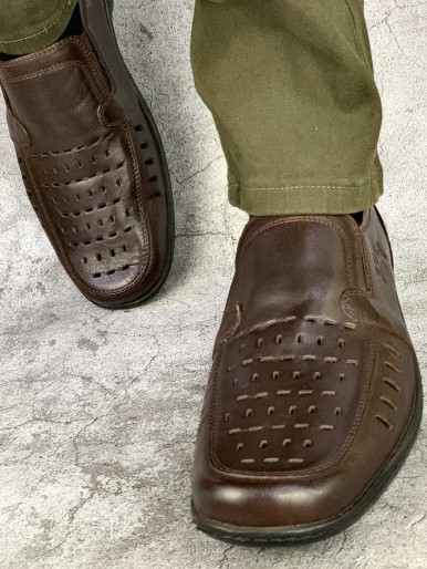 Men's shoes brown black sole