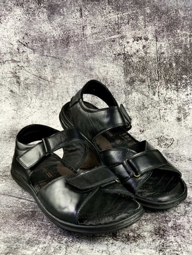Men's black leather sandal with stitching