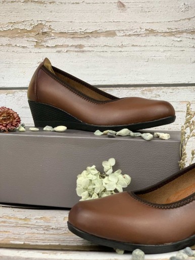 Comfortable brown leather mid heel medical shoes for women