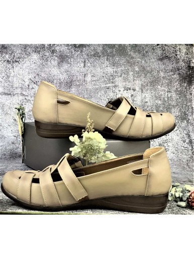 Light brown comfortable women's open shoes with leather straps, medical medium heel