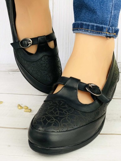 Comfortable black women's shoes with a strap and a gold closure, medical medium heel