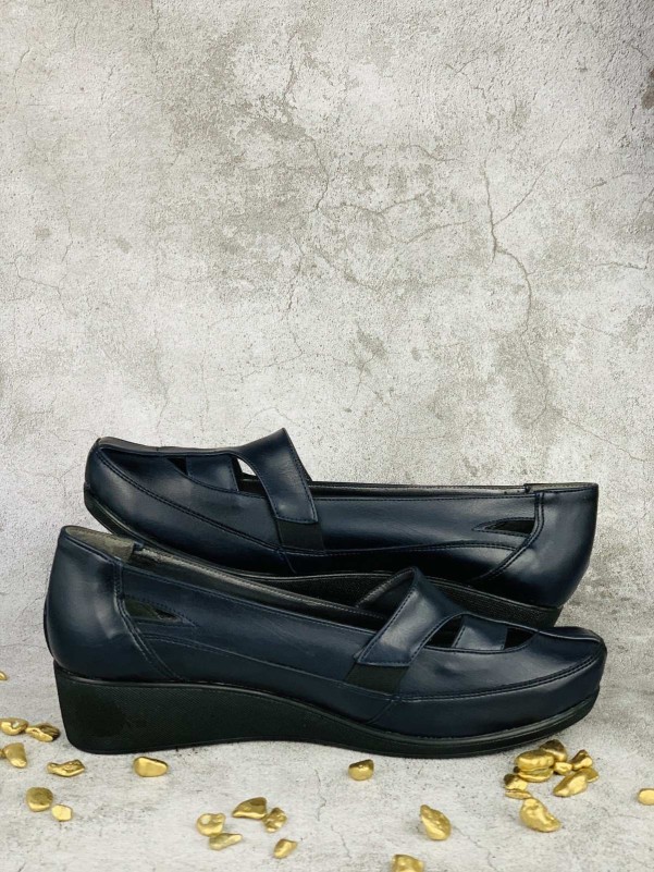 Comfortable open shoes for women in navy blue leather with leather straps, medical medium heel