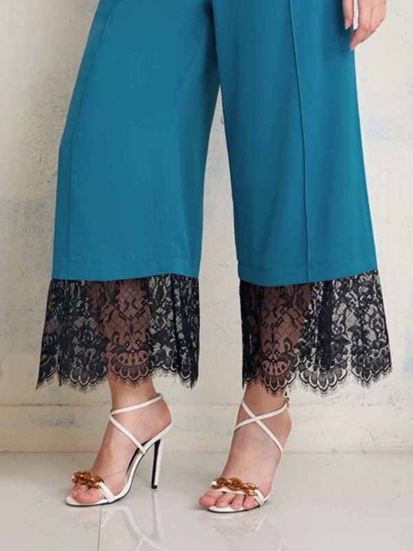SHEIN Plus Solid V-neck Top & Contrast Lace Pants Set