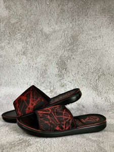 Black and red men's slippers