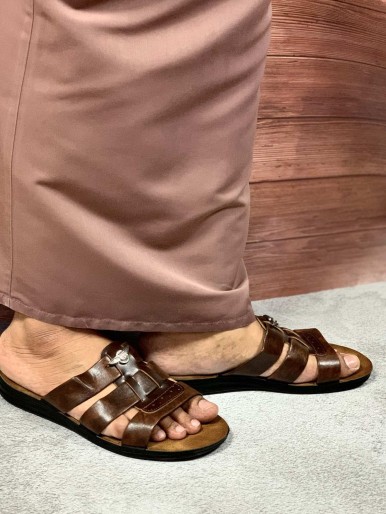 Men's brown leather sandals