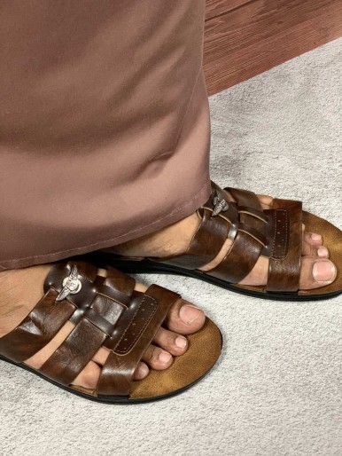 Men's brown leather sandals