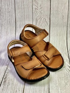 Light brown leather open slippers