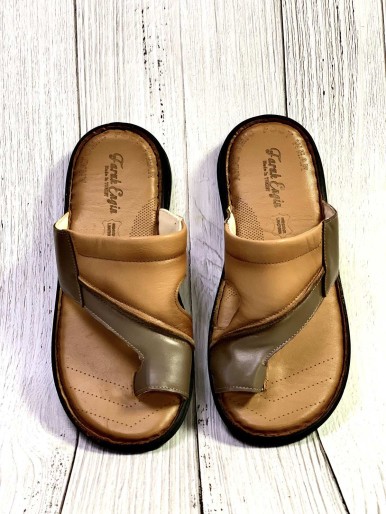 Brown leather toe slippers