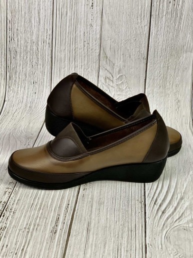 Gold and brown mid-heeled medical shoes