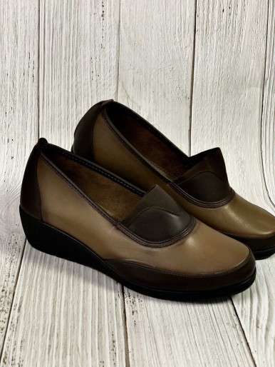 Gold and brown mid-heeled medical shoes