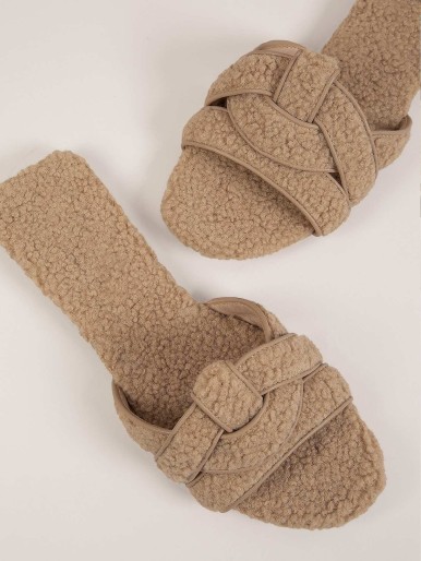 Women's slippers with a wide bow
