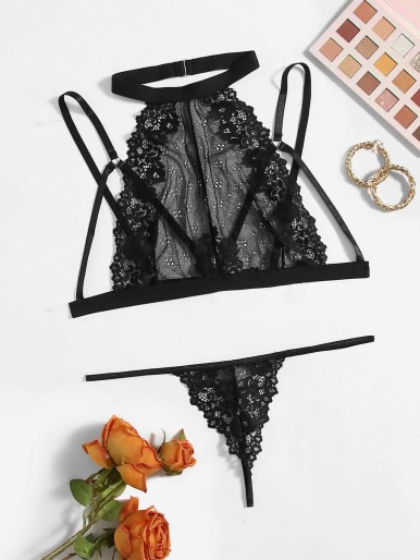 Plus Criss Cross Cut Out Lingerie Set مجموعة