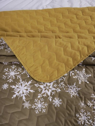 غطاء سرير مبطن بطبعة ندفة الثلج
