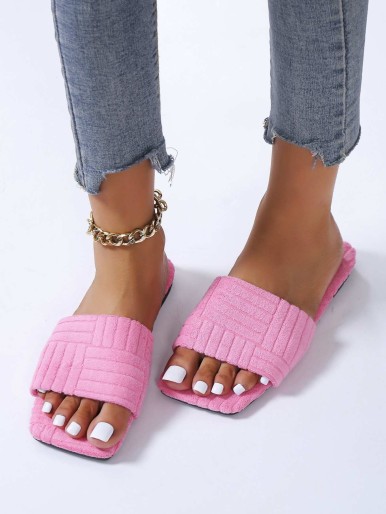 Flat sandals with a square toe in a striped pattern