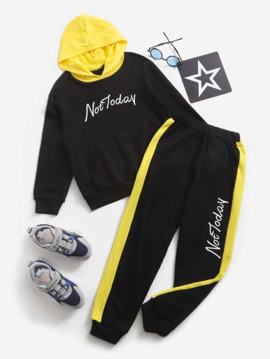 SHEIN Boys Letter Graphic Kangaroo Pocket Hoodie & Contrast Side Seam Sweatpants