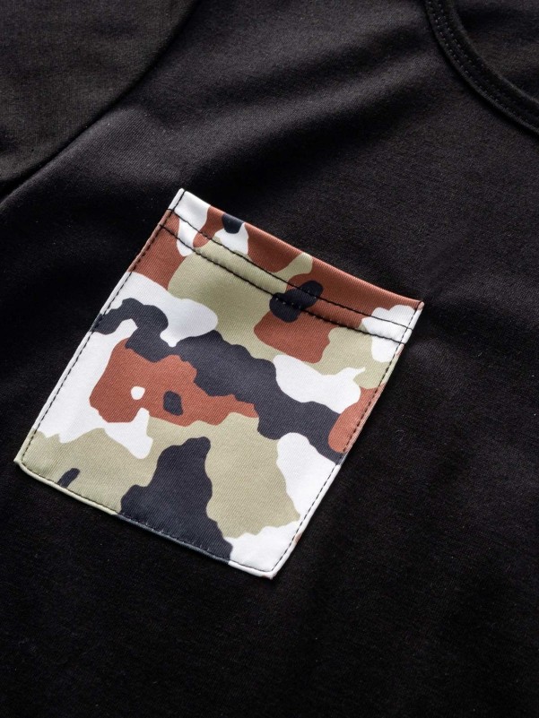 Boys Contrast Camo Panel Pocket Front Tee & Shorts