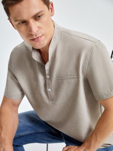 SHEIN Men Curved Hem Solid Polo Shirt