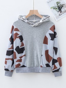 Boys Contrast Geo Panel Drop Shoulder Hoodie