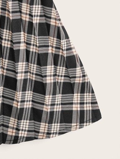 SHEIN Girls Plaid Pleated Hem Scallop Trim Pinafore Skirt